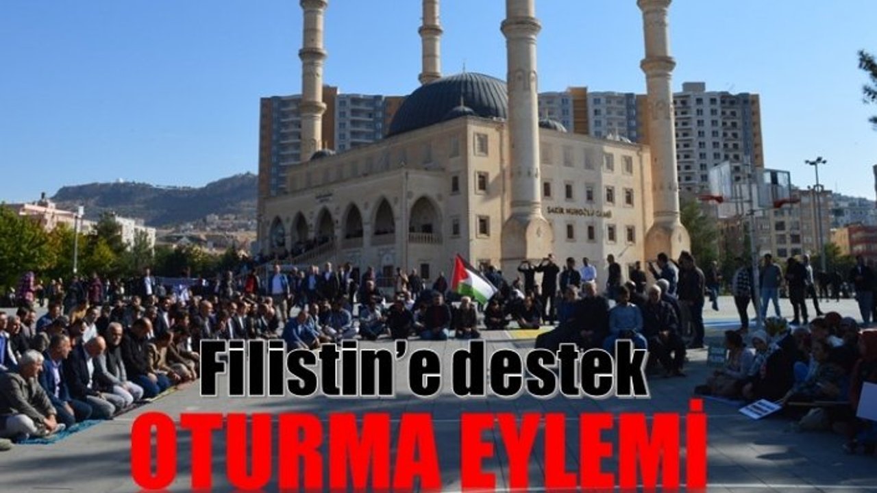 Filistin’e destek amacıyla oturma eylemi yapıldı.