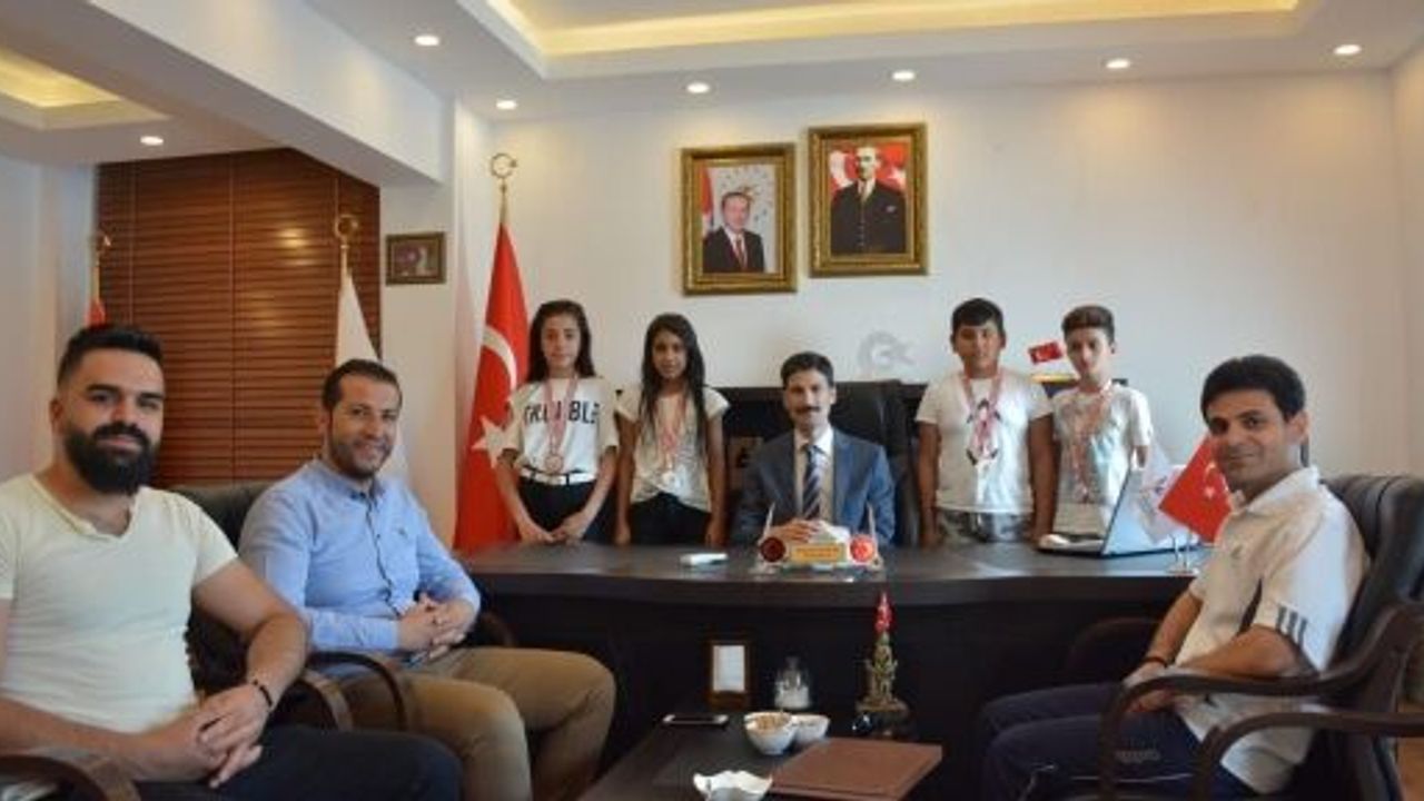 Derik'li Muaythai Sporcuları Erzincan'dan 4 Madalya ile döndüler