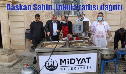 Başkan Şahin, Lokma tatlısı dağıttı