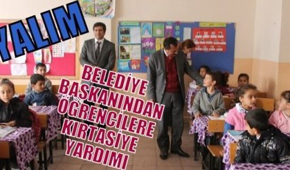 YALIM BELEDİYE BAŞKANINDAN ÖĞRENCİLERE KIRTASİYE YARDIMI